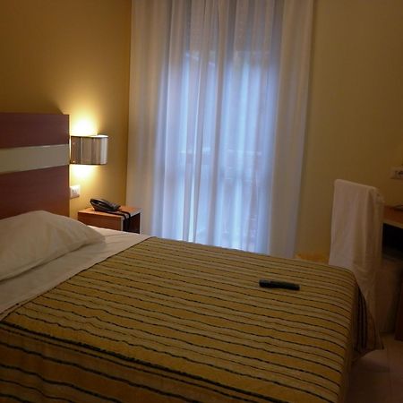 Hotel Gf チェザーノ・ボスコーネ エクステリア 写真