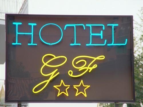 Hotel Gf チェザーノ・ボスコーネ エクステリア 写真