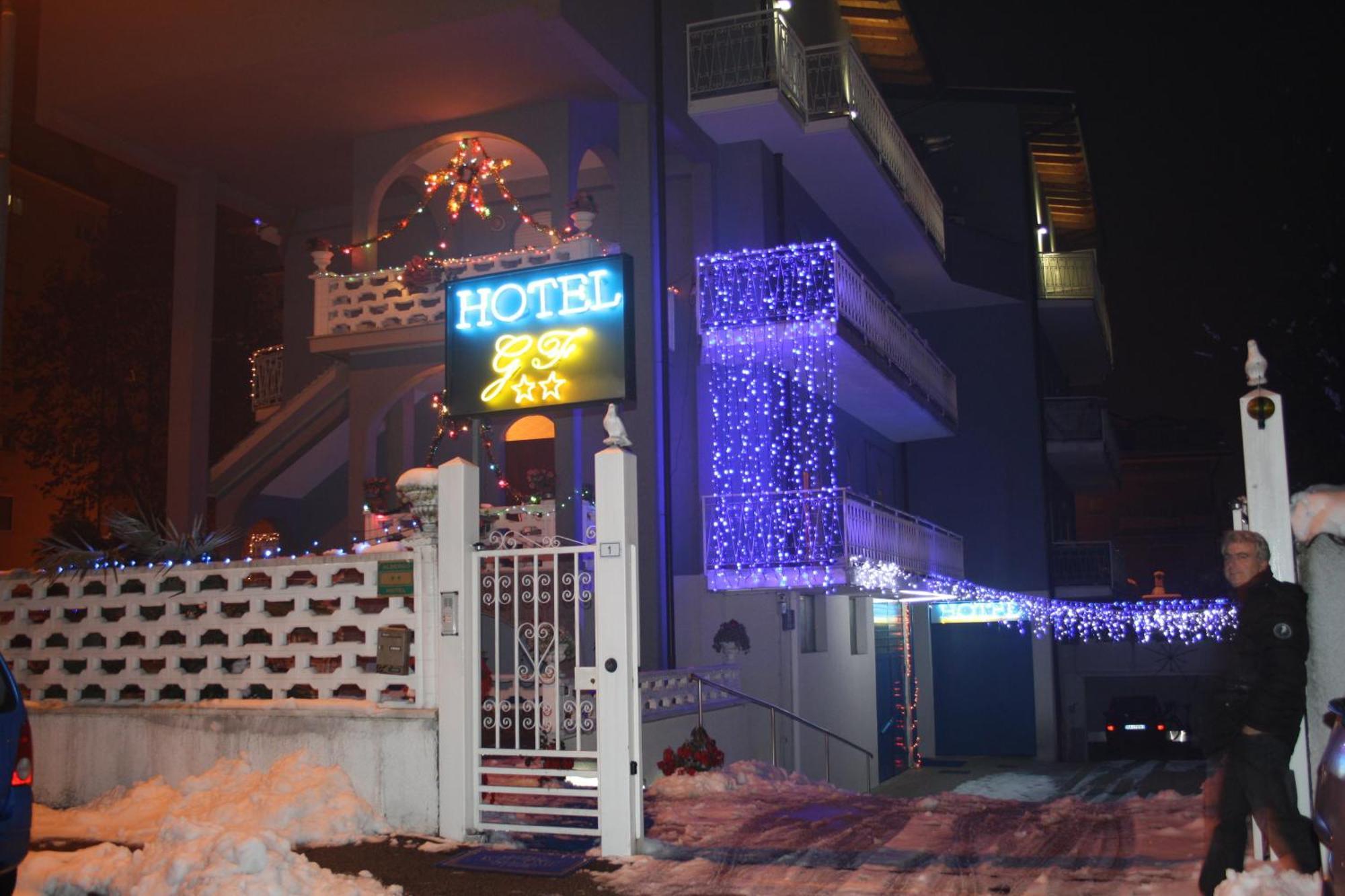 Hotel Gf チェザーノ・ボスコーネ エクステリア 写真