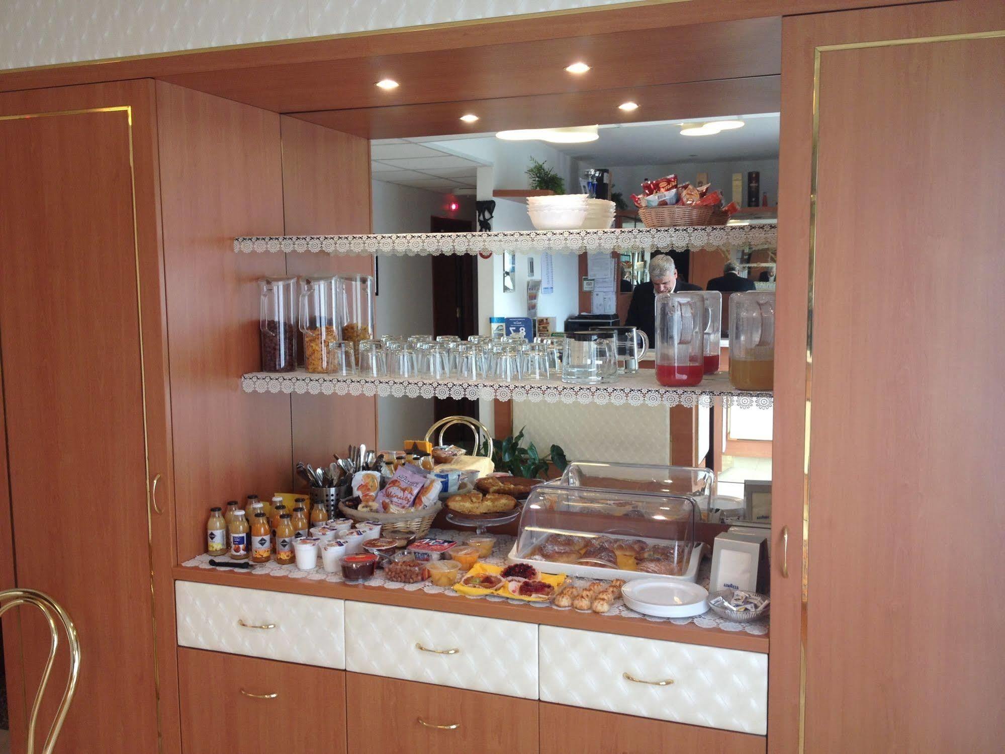 Hotel Gf チェザーノ・ボスコーネ エクステリア 写真